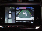 アラウンドビューモニターが駐車をアシスト☆4つの高解像度カメラで車の周囲を撮影。ミニバン、SUVなどの死角の駐停車も驚く程楽です!バックカメラは、車庫入れの時は勿論、後方の安全確認もできて安心です♪