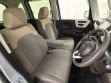 前席の画像です。是非運転席に座っていただき視界等をご確認ください。