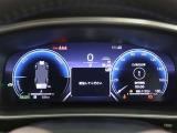 とっても見やすいメーターです。夜間時はラグジュアリーな気分にさせてくれる照明が魅力ですので、夜のドライブも楽しみになりますよ♪