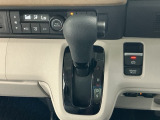 オートマチックシフトレバーは、手になじみ操作しやすい形状で安全運転にもつながります♪
