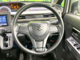 インテリアに合わせたデザインのステアリングは、運転される方のことも考え、運転しやすい形状、大きさです。是非一度、実際に触ってお確かめください。