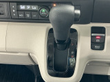 オートマチックシフトレバーは、手になじみ操作しやすい形状で安全運転にもつながります♪