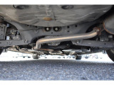 車両後方からの下回りです。マフラー防錆塗装や下回り防錆施工等も可能でございます。