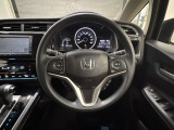 ハンドルにHondaセンシング系のクルーズコントロールやレーンキープアシストなどのスイッチと、オーディオの操作スイッチが装備されています。ハンドルから手を離さず安全に操作できます。