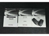 保証書・記録簿・取扱説明書と揃っていいます。キーの電池は新品にお取替えしてから納車させて頂きます。