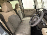 前席の画像です。是非運転席に座っていただき視界等をご確認ください。