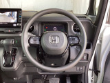 ステアリングスイッチでオーディオ各種操作が可能で、運転に集中できます。安心・安全・快適なドライブをお楽しみいただけます。