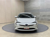お車購入のポイントとなるフロントマスクです!シャープな目つきが印象的なデザインのヘッドランプです。