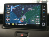 純正9インチプレミアムインターナビ(VXU-245VZi)&バックカメラが装備されているので、普段の使い勝手もロングドライブも快適です。