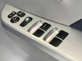 【電動格納ミラー】サイドミラーは電動格納式となっており、狭い駐車場でもキズがつくリスクを抑えられます。