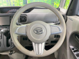 インテリアに合わせたデザインのステアリングは、運転される方のことも考え、運転しやすい形状、大きさです。是非一度、実際に触ってお確かめください。