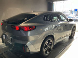【BMWの伝統-3】BMWのお車は、&ldquo;駆け抜ける歓び&rdquo;を体現しております。走行の安定性とコーナリングの良さを追求し、思い通りにハンドルの操作可能です。