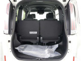 ゆとりある広々とした車内空間は、ドライブを始め買い物やレジャーなど、幅広く活躍します。一人でもみんなとでもお出かけを楽しみましょう!