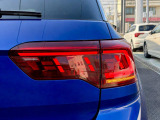 LEDテールランプ。ウィンカーは流れる様に点滅する「ダイナミックターンインジケーター」を装備。