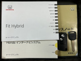 スマートキーは鍵をバッグに入れたままでもドアロックの開閉やエンジンのON・OFFができます。夜間や雨の日も鍵を探さなくて良いので便利です。
