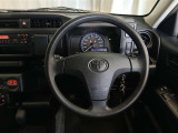 運転席からの視界はとても良好で、前方の見切りがつけやすい設計です