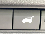 【パワーバックドア】スマートキーや運転席のボタンを押すだけでリアゲートが自動で開閉します!荷物を持っている時や、高い位置にあるバックドアを閉める際に便利な機能です♪
