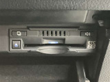 高速道路で便利な【ETC2.0】を装備しています。光ビーコン搭載で渋滞情報などナビゲーションと連動することで機能も充実いたします。他、観光施設に立ち寄るための高速料金割引サービス等もございます。