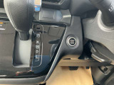 インテリジェントキーのプッシュスタートスイッチです。エンジンの始動はブレーキペダルを踏みながらこのスイッチを押すだけで始動できます