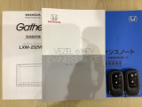 スマートキーは鍵をバッグに入れたままでもドアロックの開閉やエンジンのON・OFFができます。夜間や雨の日も鍵を探さなくて良いので便利です。