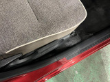 痛みの出やすい運転席シートの角、フロアマット、座面、ともに良好です