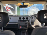 ーマルのかわいいジムニーの入荷です。カスタムのベース車にいかがでしょうか。