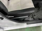 痛みの出やすい運転席シートの角、フロアマット、座面、ともに良好です