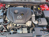 「SKYACTIV-G(ガソリン)」は、規格外の高圧縮を実現し、世界のエンジン技術者に驚きを与えました。さらに、それを維持したままノッキングの発生を抑え、熱効率を向上、走りにも寄与したエンジンです。