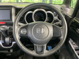 【純正革巻きステアリング】上質な革を使用することで、手にしっかり馴染みとても運転しやすいハンドルです♪