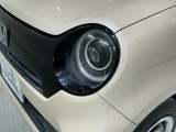 LEDヘッドライトは、点灯の瞬間から最大光量を発揮し、突然暗くなるトンネルなどでの安定感を高めます。