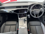 Audiのインテリアはエクステリア同様、優れたデザイン性とクオリティ、そして機能性を兼ね備えております。