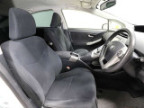 ゆったり室内で運転もしやすいです♪使い勝手の良い配置も考えられています!!