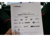 ナビの取扱説明書がついています。