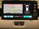 バックでの車庫入れも安心です!リアカメラが付いているバックモニター付のナビディスプレイを装備しております。バンパーについているソナーや、操作線もついており距離感も画面から確認できます。