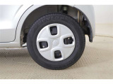 純正13インチスチールホイルでフルキャップです。タイヤサイズは145/80R13になります♪
