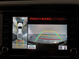 パノラミックビューモニター付きです。車両を上から見たような映像をディスプレイオーディオ画面に表示。運転席からの目視だけでは見にくい、車両周辺の状況をリアルタイムでしっかり確認できます。