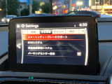 【スマートシティブレーキサポート】低速走行中に前方の車両等を認識し、衝突しそうな時は警報とブレーキで衝突回避と被害軽減をアシスト。より安全にドライブをお楽しみいただけます。