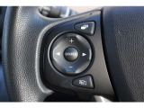 ハンドル左部分でオーディオ操作が可能。そのため、運転中でも目線をずらさずに安全運転♪