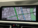 【純正ナビゲーション】BMWのナビゲーションは操作性も良く、詳細な地図情報と交通状況を見やすく表示し、快適なドライビングをサポートしながら目的地までナビゲートします