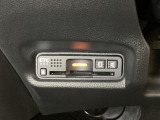 ハンドルの左下にETCがついています。高速道路の料金所の通過も楽々です。 カードの取り出しもしやすい場所についています。