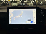ディスプレイオーディオやカーナビは、現代のドライブにおいて欠かせない装備のひとつです。初めての場所でも迷いにくく、快適なルート案内で運転をサポートします。移動中のエンターテインメント性も高まります。