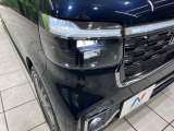 【LEDヘッドライト】悪天候や夜間走行時も良好な視界を確保し安心して運転できる高輝度LEDヘッドライトを装備!点灯速度が早く、消費電力も抑えられています。