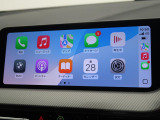 【アップルカープレイ】iPhoneがBMW車両とワイヤレスで接続されます。Apple CarPlayでは、オーディオストリーミングやメッセージングアプリがディスプレイに表示されます。