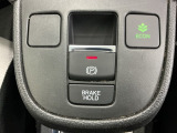 パーキングブレーキはスマートな電子制御式と合わせて渋滞時等にブレーキペダルから足を離しても停車状態を保持してくれるオートブレーキホールド機能で運転が楽になります。スタートはアクセルペダルを踏むだけ