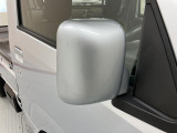 快適にお乗りいただくために、外装を美しく仕上げるだけではなく、内装も細部にいたるまで徹底した清掃・洗浄を実施しております。