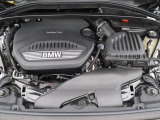 安心のBMW認定中古車は100項目の箇所を徹底的にチェック致します。機械的な箇所や電気系、コンピューターなどをご納車前に点検し、交換基準に達した部品は全て新品に修理返品した後にご納車致します。