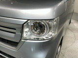 LEDヘッドライトは、点灯の瞬間から最大光量を発揮し、突然暗くなるトンネルなどでの安定感を高めます。