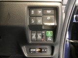 【両側電動スライドドア】リモコンや運転席のスイッチ操作のほか、ドアハンドルを少し引くだけでリアドアが自動開閉します♪