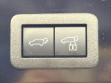 【パワーバックドア】スマートキーや運転席のボタンを押すだけでリアゲートが自動で開閉します!荷物を持っている時や、高い位置にあるバックドアを閉める際に便利な機能です♪