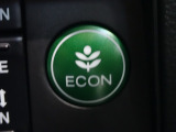 エンジン、エアコンなどを制御し低燃費な『ECONモード』に、また走りを楽しみたいとき、空調など快適性を重視したいときにはスイッチOFFで通常モードに切り替えができます!